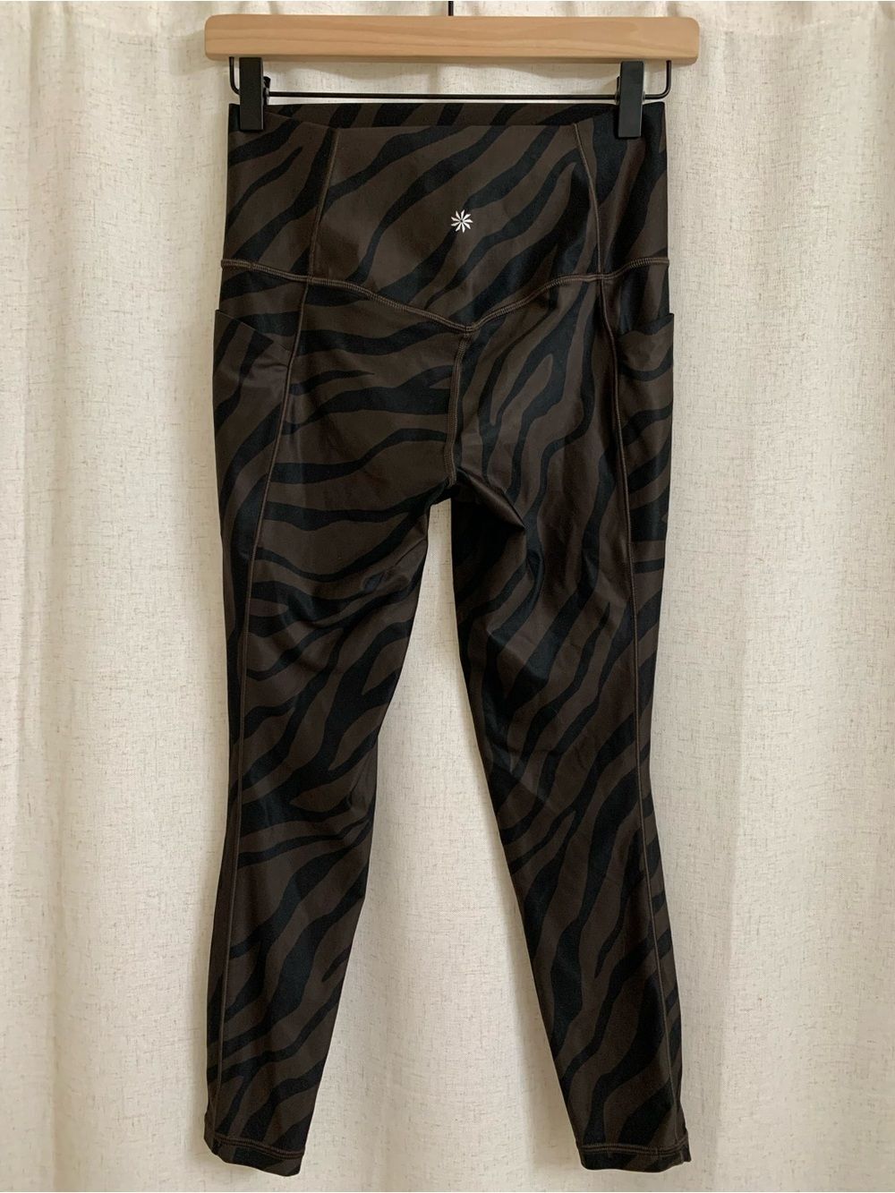 Athleta Salutation Stash Pocket 7/8 Black Brown Zebra-Print High-Rise Leggings S - Picture 8 of 8